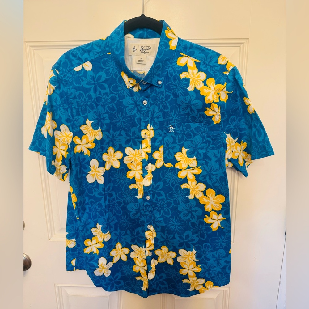 Original Penguin. Size L. Hibiscus print short sleeve button down shirt.